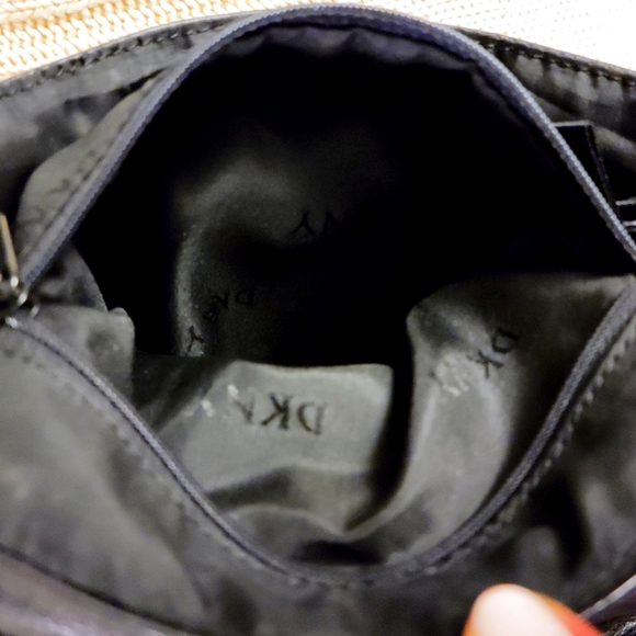 Black DKNY cross body bag - Picture 7 of 10